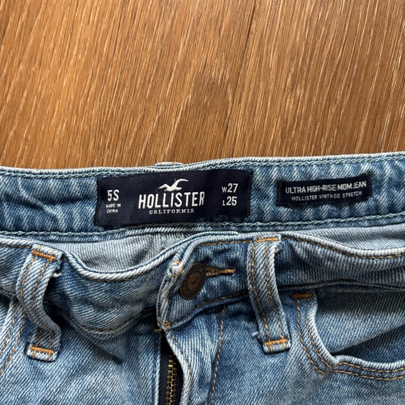 Hollister Ultra High Rise Mom Jeans Tapered Leg Crop Light Wash W27 Short - Picture 5 of 7